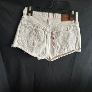 Levi's 501 cream shorts